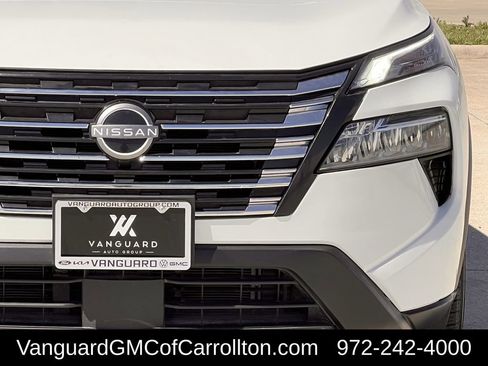 Used 2024 Nissan Rogue S image 10