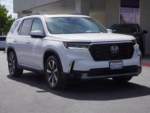 Used 2023 Honda Pilot Elite image 2