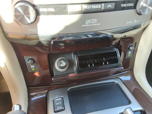 Used 2013 Lexus LX 570 4WD w/ Luxury Pkg image 38