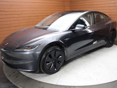 Used 2025 Tesla Model 3 Long Range image 8