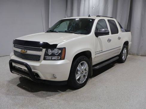Used 2010 Chevrolet Avalanche LTZ AWD/4WD image 6