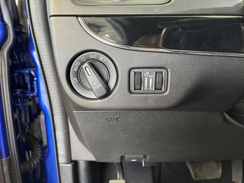 Used 2020 Dodge Grand Caravan SXT w/ Driver Convenience Group FWD image 23