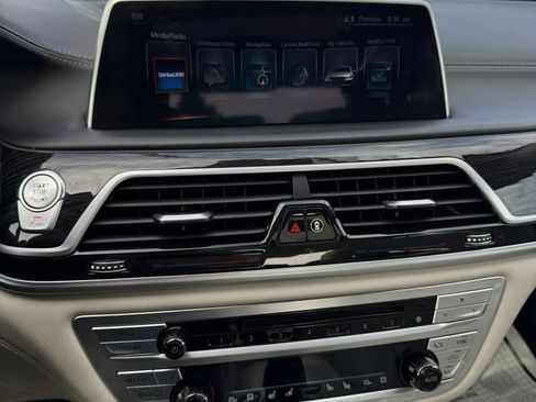 Used 2016 BMW 750i RWD image 31