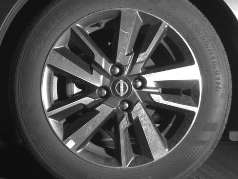 Used 2025 Nissan Versa SV FWD image 12
