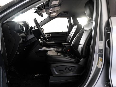 Used 2024 Ford Explorer Limited image 4