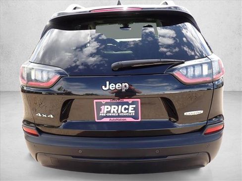 Used 2019 Jeep Cherokee Latitude Plus w/ Comfort/Convenience Group AWD/4WD image 3