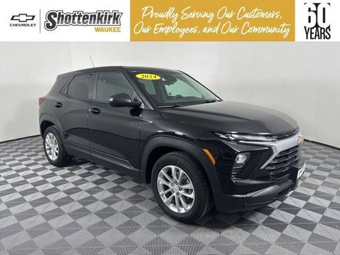 Used 2024 Chevrolet TrailBlazer LS w/ LS Convenience Package image 2