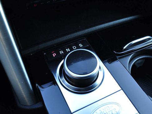 Used 2019 Land Rover Discovery HSE image 7