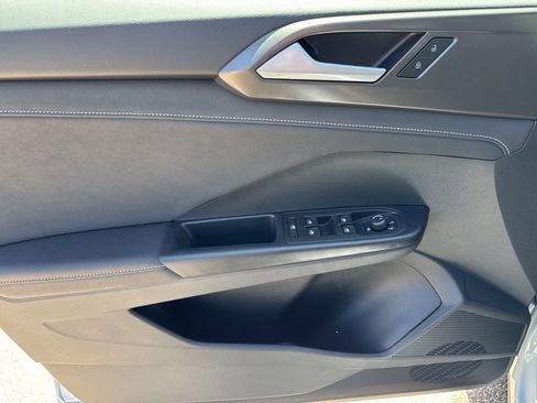 New 2026 Volkswagen Taos SE FWD image 17