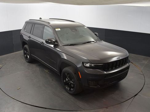 New 2025 Jeep Grand Cherokee L Altitude image 35