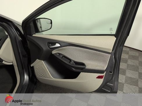 Used 2013 Ford Focus SE w/ Super Fuel Economy (SFE) Pkg image 29