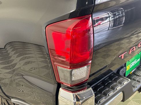 Used 2021 Toyota Tacoma TRD Sport image 35