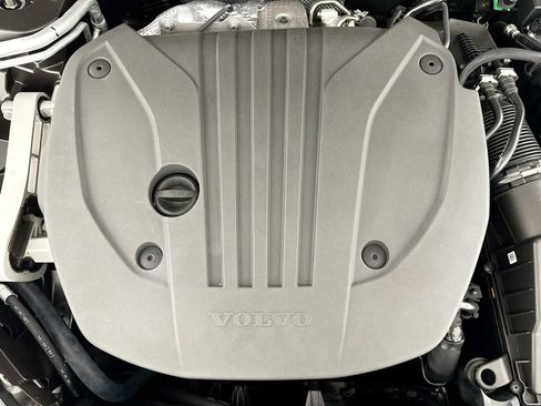 Used 2025 Volvo XC60 B5 Plus w/ Protection Package Premier image 25