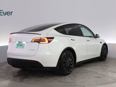 Used 2024 Tesla Model Y Performance AWD/4WD image 3