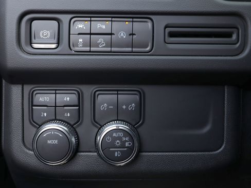 Used 2023 GMC Yukon AT4 image 20