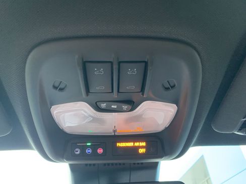 Used 2025 Chevrolet Colorado Z71 w/ Technology Package AWD/4WD image 40