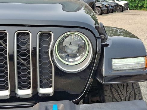 Used 2023 Jeep Wrangler Unlimited Sahara w/ Cold Weather Group AWD/4WD image 34