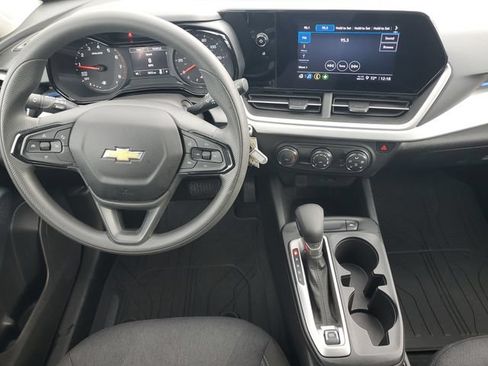Certified 2025 Chevrolet Trax LS FWD image 10