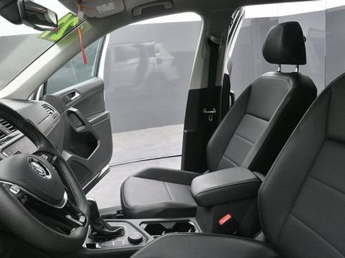 Used 2021 Volkswagen Tiguan SE w/ Panoramic Sunroof Package AWD/4WD image 19