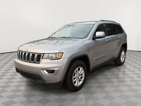 Used 2020 Jeep Grand Cherokee Laredo w/ Security & Convenience Group AWD/4WD image 3