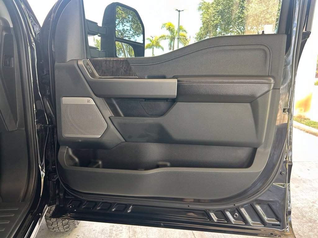 Used 2025 Ford F350 Lariat w/ Lariat Ultimate Package AWD/4WD image 30
