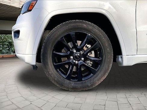 Used 2021 Jeep Grand Cherokee Laredo X RWD image 7
