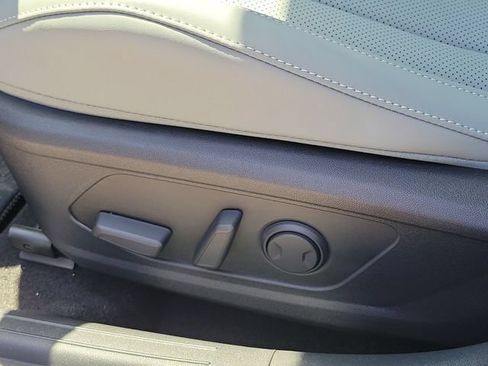 New 2026 Hyundai Elantra Limited FWD image 20