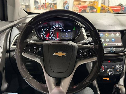 Used 2019 Chevrolet Trax LT w/ LT Convenience Package AWD/4WD image 29