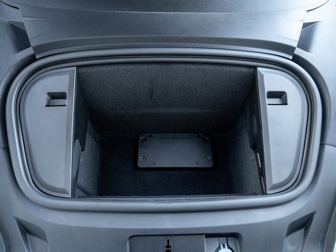 Used 2025 Porsche Taycan RWD image 37