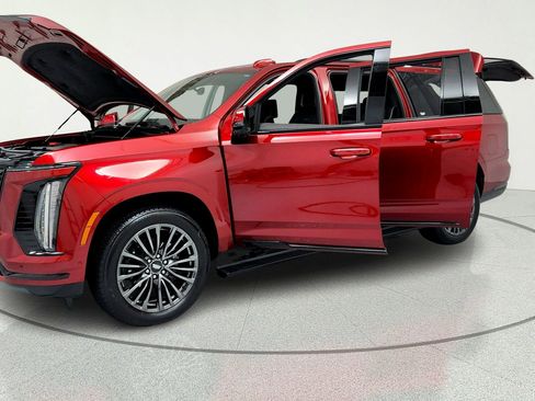 Certified 2025 Cadillac Escalade ESV Sport Platinum AWD/4WD image 9