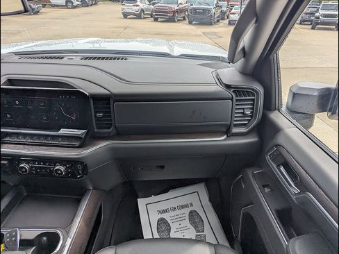 Used 2025 GMC Sierra 2500 SLT AWD/4WD image 4