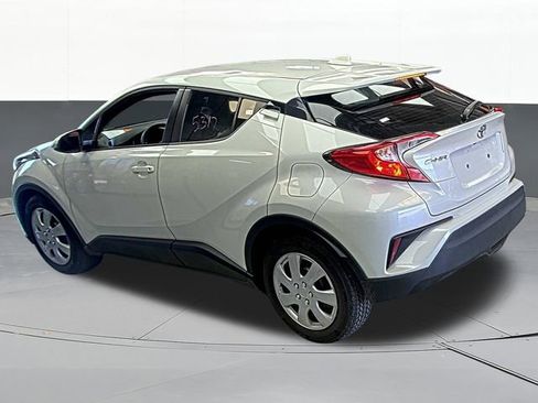 Used 2021 Toyota C-HR LE FWD image 4