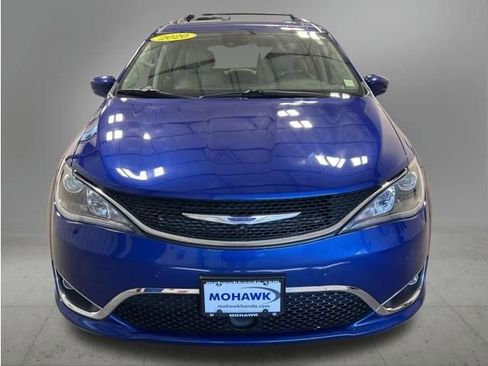 Used 2020 Chrysler Pacifica Touring-L Plus w/ Advanced Safetytec Group FWD image 9