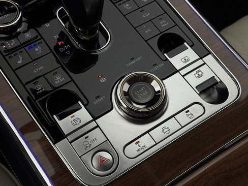 New 2026 Bentley Flying Spur Azure image 46