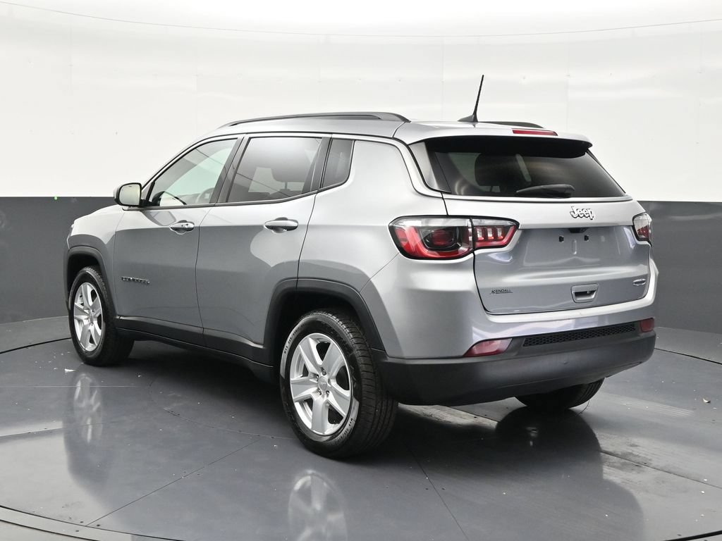 Used 2022 Jeep Compass Latitude FWD image 3