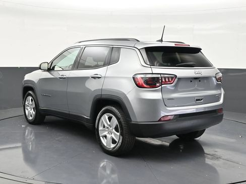 Used 2022 Jeep Compass Latitude FWD image 3