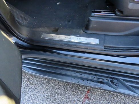 Used 2021 GMC Yukon XL Denali image 25