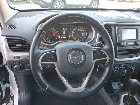 Used 2018 Jeep Cherokee Latitude w/ Altitude Package image 19