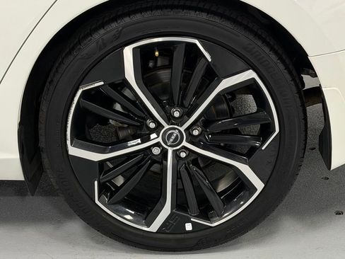 Used 2024 Nissan Altima 2.5 SR w/ SR Premium Package image 9