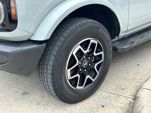 Used 2023 Ford Bronco Outer Banks image 9