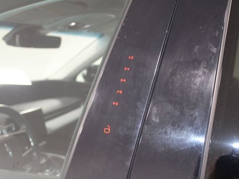 Used 2024 Lincoln Nautilus Reserve image 19