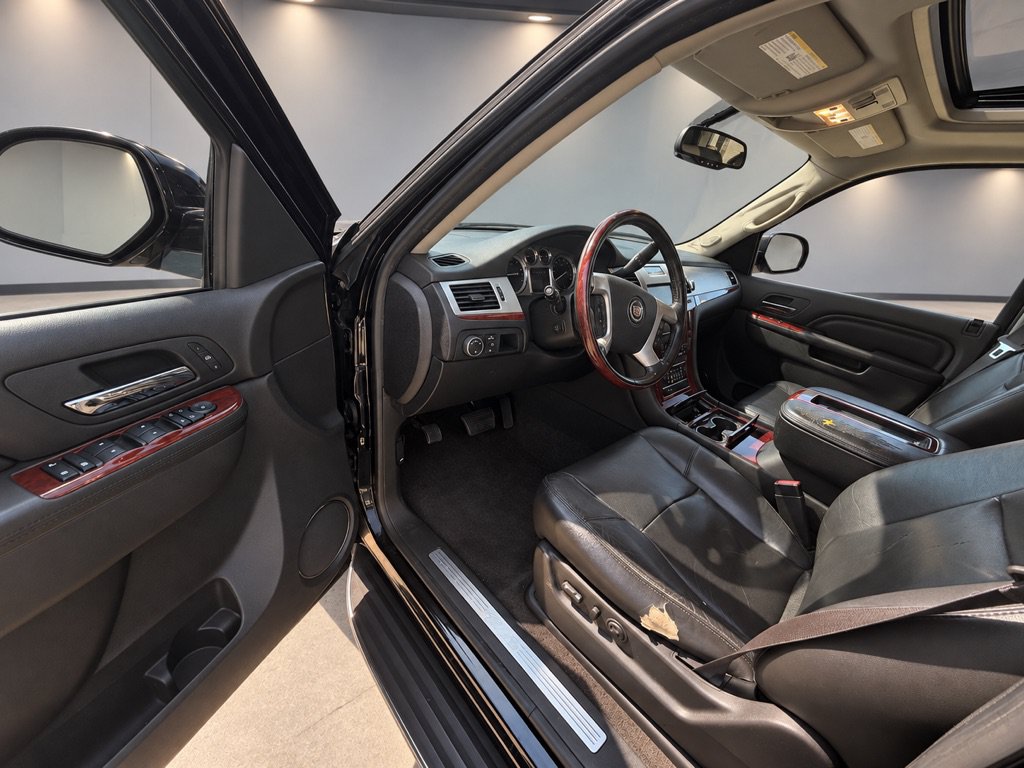 Used 2014 Cadillac Escalade Luxury AWD/4WD image 20