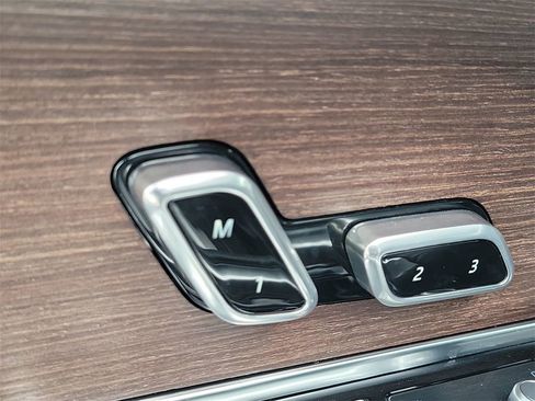 Certified 2024 Land Rover Range Rover SE image 27