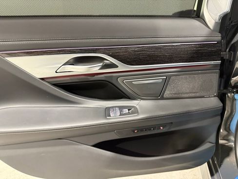 Used 2022 BMW 750i xDrive 750i xDrive w/ Luxury Rear Seating Package image 9