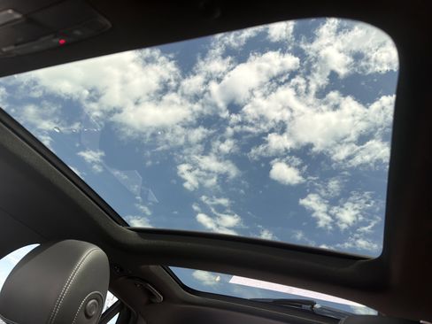 Used 2022 Mercedes-Benz GLC 300 4MATIC w/ Driver Assistance Package image 27