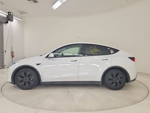Used 2024 Tesla Model Y Long Range AWD/4WD image 2