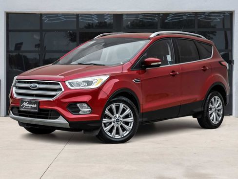 Used 2017 Ford Escape Titanium image 1
