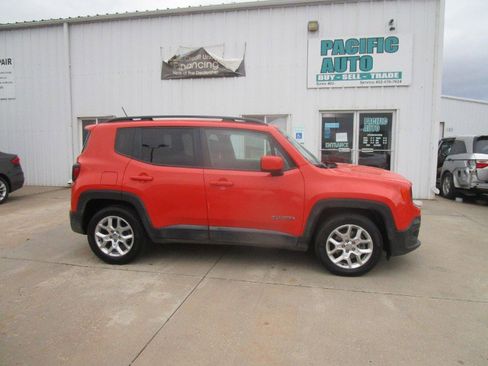 Used 2017 Jeep Renegade Latitude image 8