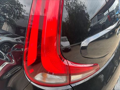 Used 2021 Kia Soul LX FWD image 27