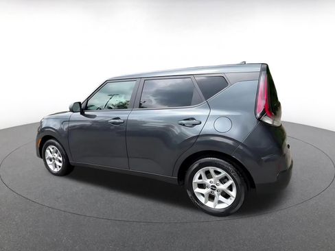 Used 2025 Kia Soul LX w/ LX Technology Package FWD image 10